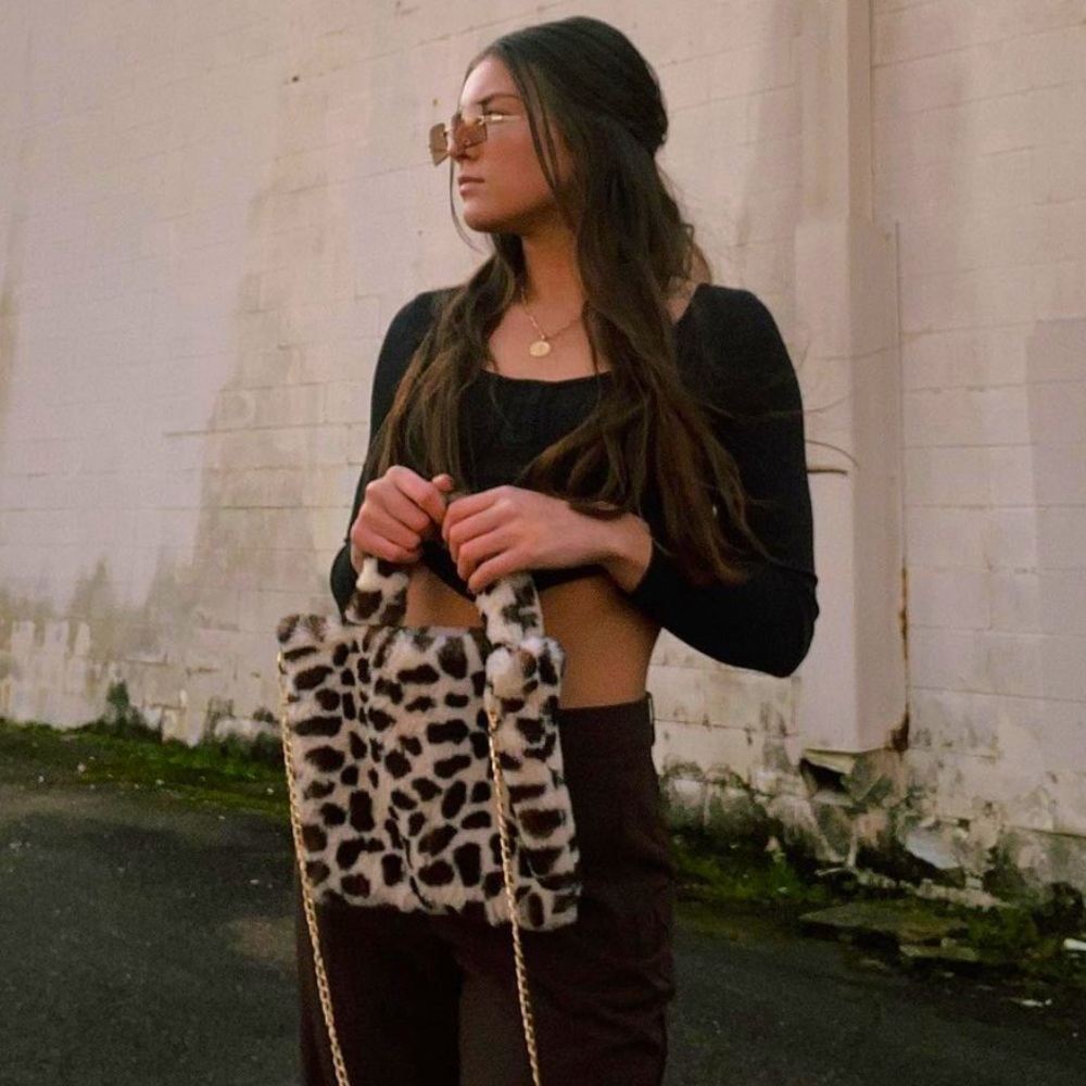 Meet your Posher, Whitley jade